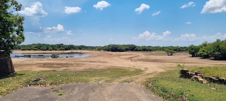 De esta manera se encuentra el cause del río Tebicuary en el lugar denominado Puerto Acuña en la ciudad de Villa Florida, Misiones.