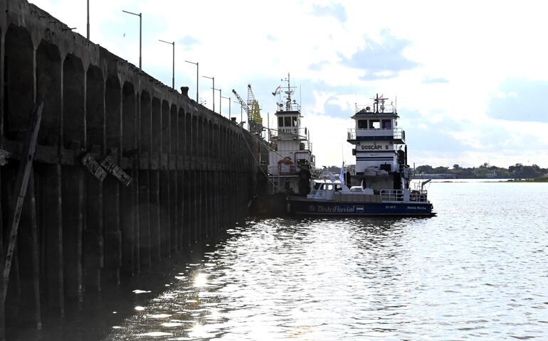 Vista del muelle del Puerto de Asunción, este jueves, tras la recuperación del nivel del río, luego de las últimas precipitaciones.