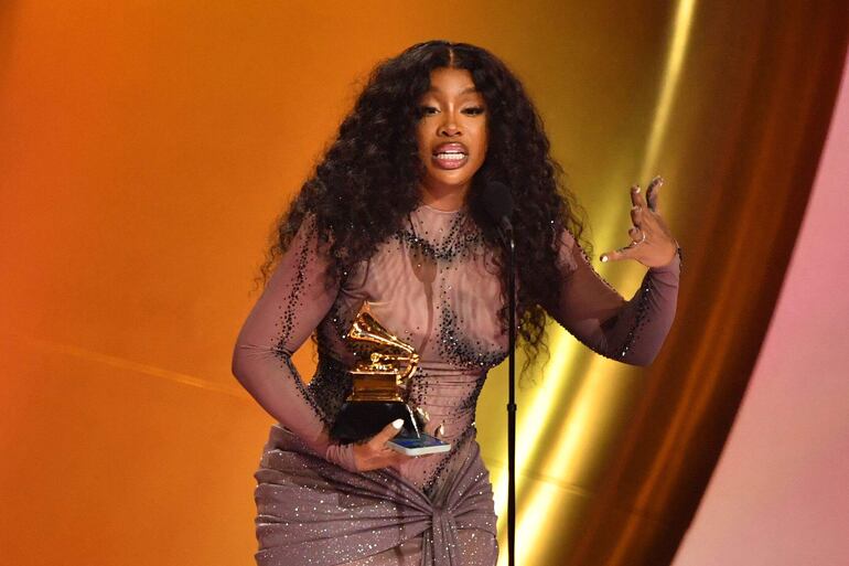 SZA con Snooze ganó a mejor canción R&B.