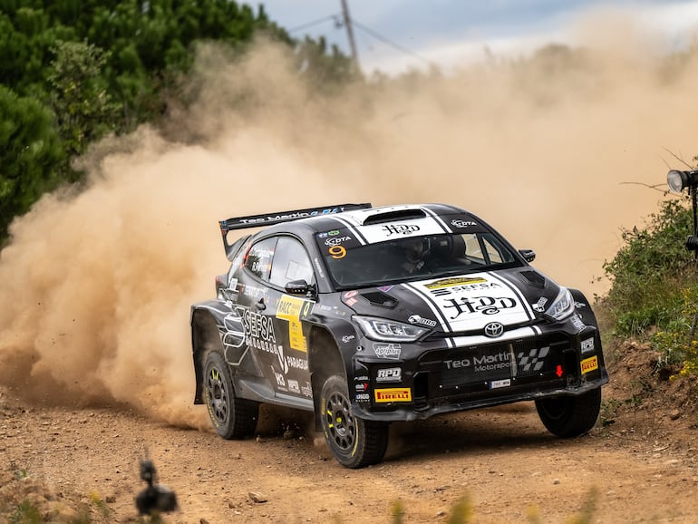 Con este Toyota GR Yaris Rally2 estarán compitiendo Diego Domínguez Bejarano en el Mundial de Rally 2025, en la categoría WRC2.