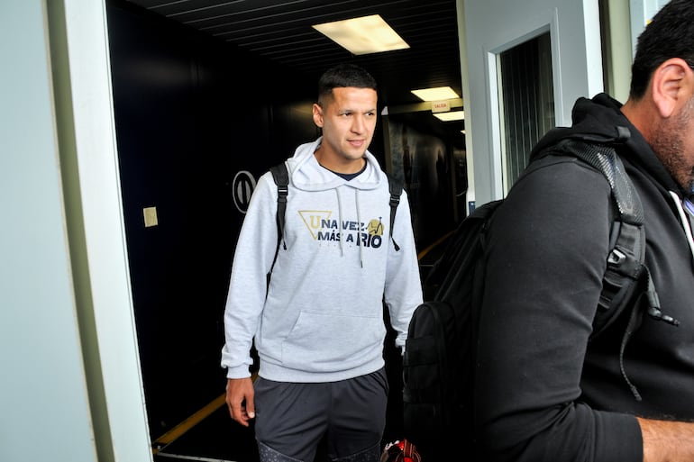 El paraguayo Alex Arce, futbolista de Liga de Quito, previo al viaje del plantel a Río de Janeiro para disputar la revancha de la final de la Recopa Sudamericana 2024.