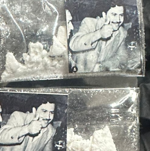 Dos detenidos por microtráfico: Vendían cocaína con la imagen de Pablo Escobar.