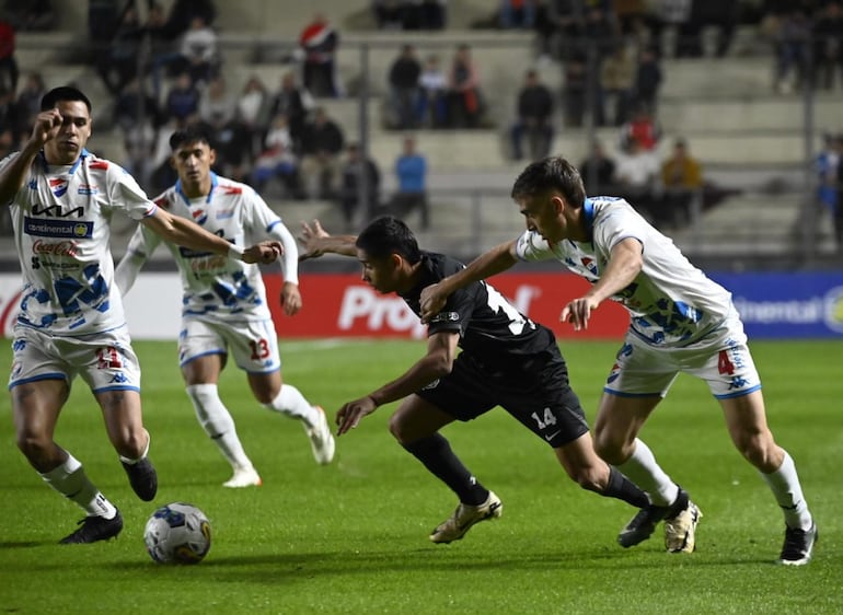 Nacional y Olimpia juegan el partido más atractivo de la décima fecha en el Arsenio Erico