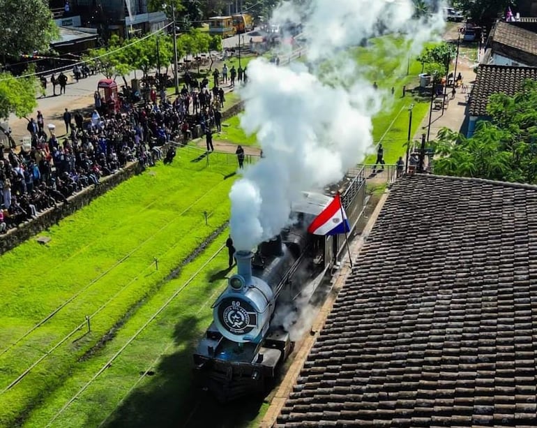 La estación del tren de Ypacaraí estuvo repleta de visitantes el pasado 20 de junio.