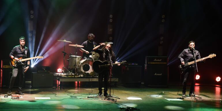 Salamandra a pleno, en el show que ofreció la banda el pasado viernes en el Teatro Municipal.