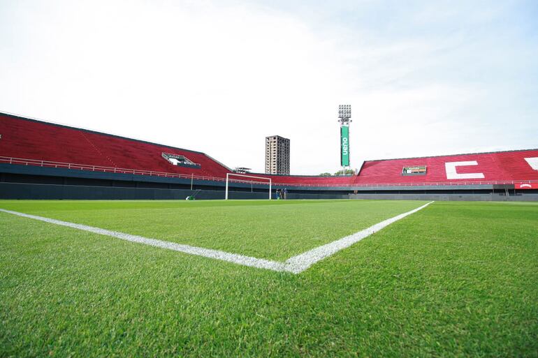 El estadio Antonio Aranda Encina espera por el debut de Paraguay en las Eliminatorias Sudamericanas al Mundial 2026.