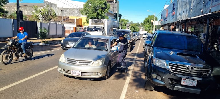 Realizan colecta para los Bomberos Voluntarios de San Ignacio, Misiones.