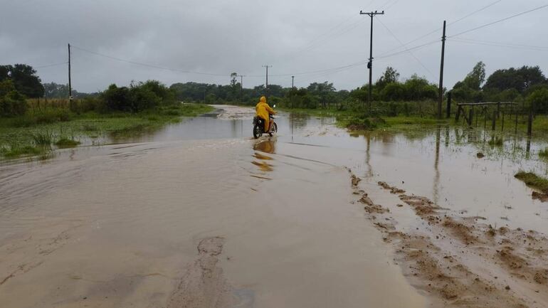 La zona de ingreso a Panchito López se inunda cada vez que se registran intensas lluvias.