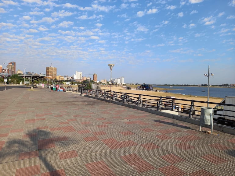 Cielo escasamente nublado en Asunción. (Archivo).