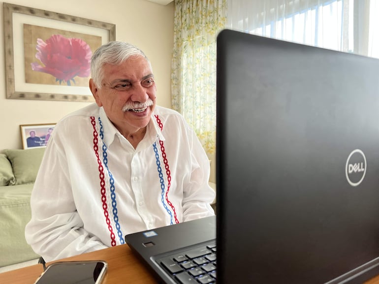 El expresidente Fernando Lugo (foto) cuando reapareció en una sesión del Senado luego de ocho meses de tratamiento tras haber sufrido un accidente cerebrovascular. 