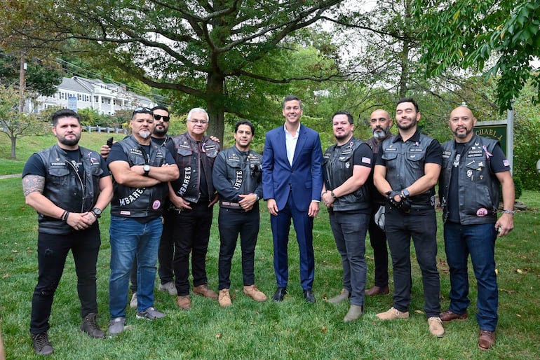 El presidente Santiago Peña se reunió con la colectividad paraguaya en New Jersey, Estados Unidos.