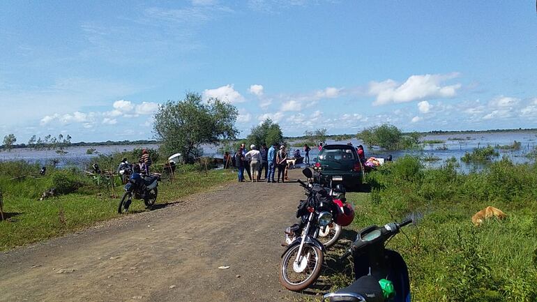 Rescate de personas afectadas en Puerto Carrizal.