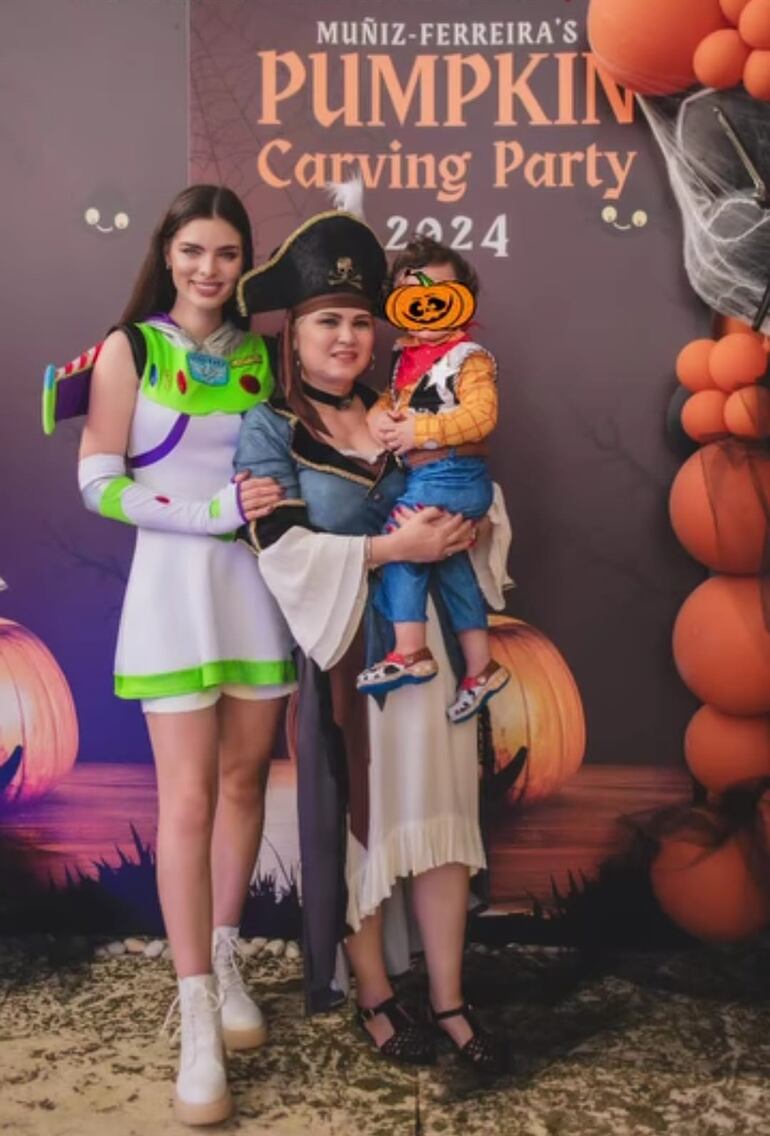 Nadia y Ludy Ferreira con el dulce Marquito disfrutaron de la fiesta de Halloween. (Captura de la historia de Instagram de Nadia Ferreira)