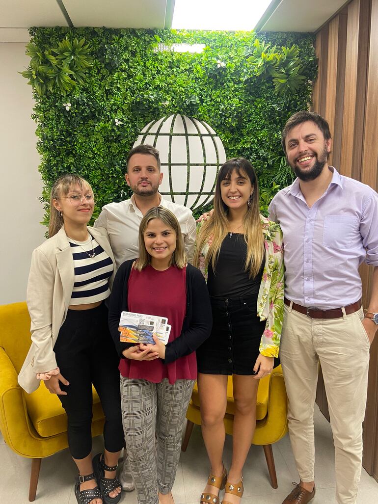 Lucas Bianchi, CEO & Founder; Jonathan Avero, jefe comercial de Paraguay & Uruguay; Eliana Sánchez, ejecutiva de Cuentas; Duchka Uriarte, ejecutiva de Cuentas y Bárbara Liz Mayer, analista de Marketing.