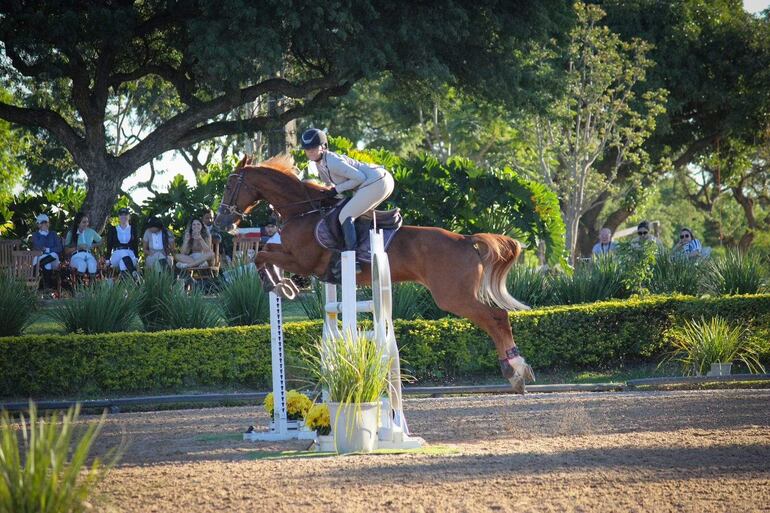 La amazona María Belén Giménez se consagró campeona de la sexta fecha en la categoría 1.30.