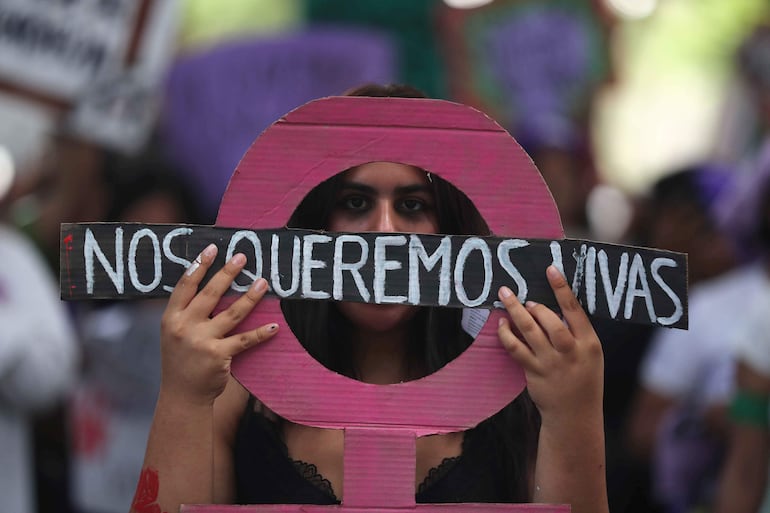 La tolerancia a la violencia contra las mujeres en Perú salta a la cancha de fútbol