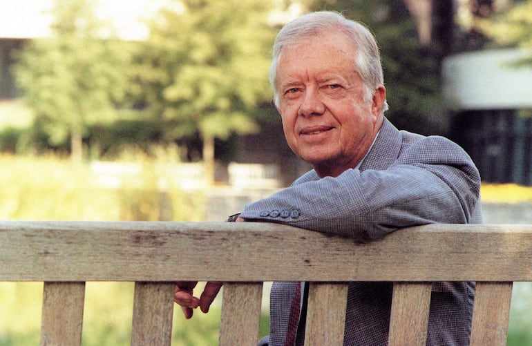 El expresidente Jimmy Carter posando para una fotografía en 1994.