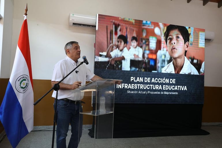 Ministro de Educación, Luis Ramírez, anunció el nuevo plan de acción de infraestructura educativa.