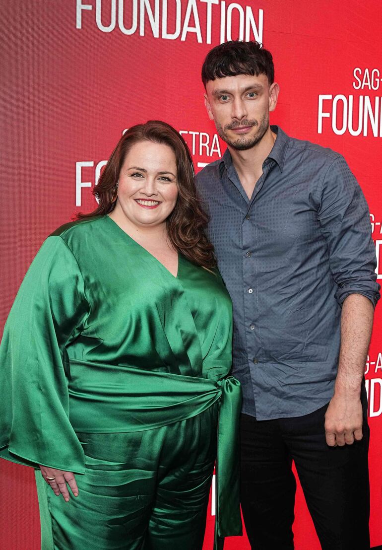 Jessica Gunning y Richard Gadd, protagonistas de la miniserie "Bebé Reno", otra de las candidatas de esta 76 edición de los premios Emmy.