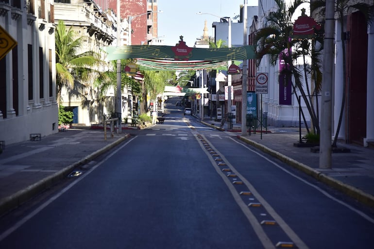 La calle Palma amaneció vacía.