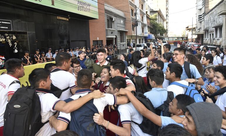 Antes de la llegada del covid-19 al país -y posteriormente también-, durante todo el año estudiantes de Fenaes protestaron exigiendo mayor presupuesto en educación. Ahora insisten.