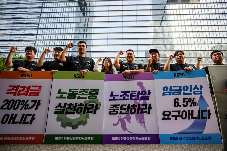 Manifestación en Corea del Sur de empleados de gigante tecnológica. 