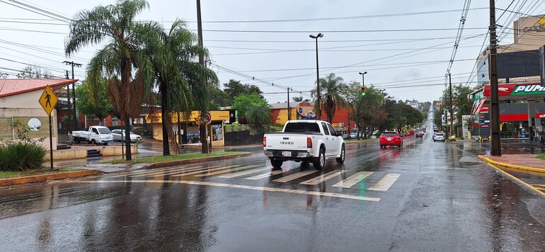 Lluvia en el microcentro de Encarnación.