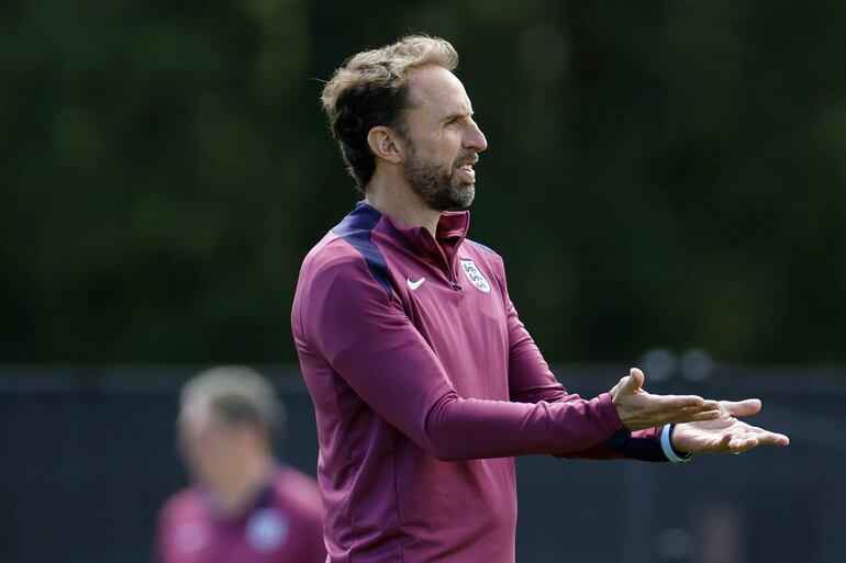 Gareth Southgate, seleccionador de Inglaterra, durante el entrenamiento del plantel el sábado en Blankenhain, Alemania, en la víspera de la final de la Eurocopa 2024 contra España, 