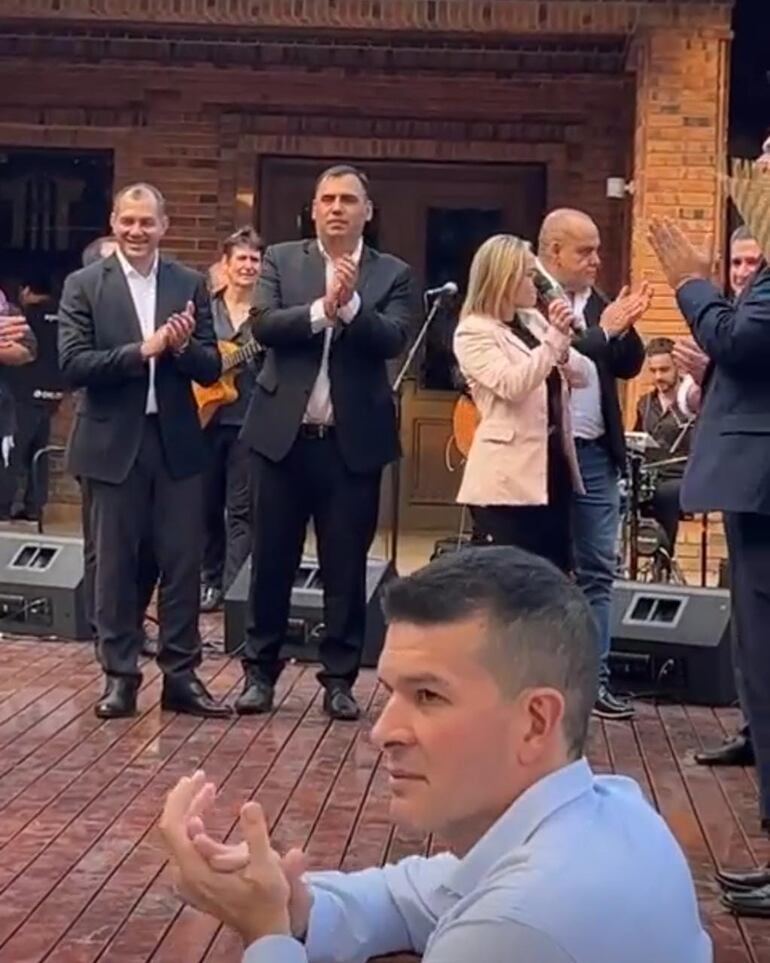 Los senadores Carlos Giménez, Pedro "Pipo" Díaz Verón, Lizarella Valiente y Basilio "Bachi" Núñez en el festejo.