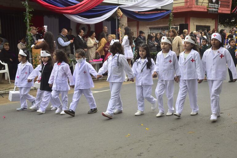 Homenaje a las mujeres enfermeras que tuvieron un papel clave en la Guerra del Chaco para la defensa de nuestro territorio.