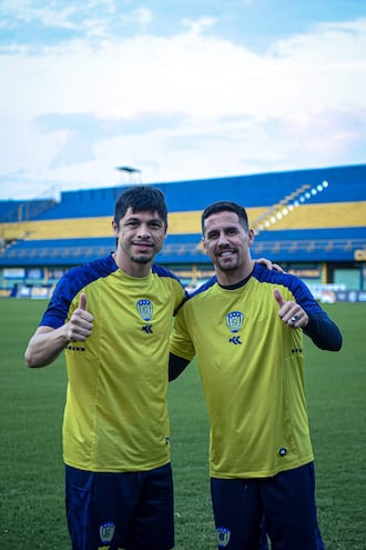 Juan Rodrigo Rojas (izquierda) y Jorge Darío Mendoza, puntales de la estructura futbolística del Sportivo Luqueño.