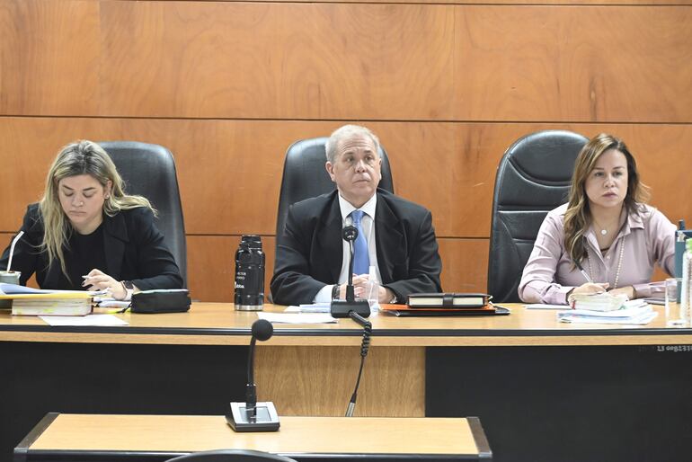 De izq. a der. los jueces María Fernanda García de Zúñiga, Héctor Capurro y Yolanda Portillo, integrantes del Tribunal de Sentencia.