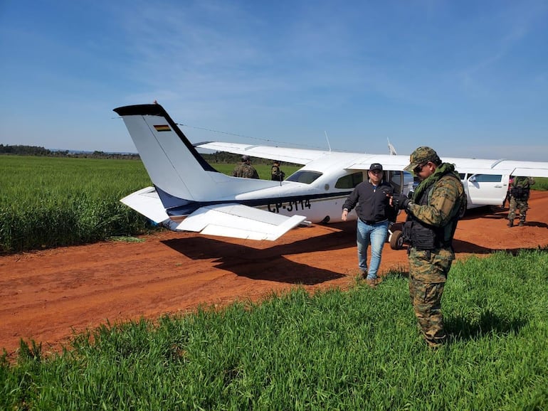 La avioneta que fue empleada para el transporte de la millonaria carga de cocaína.