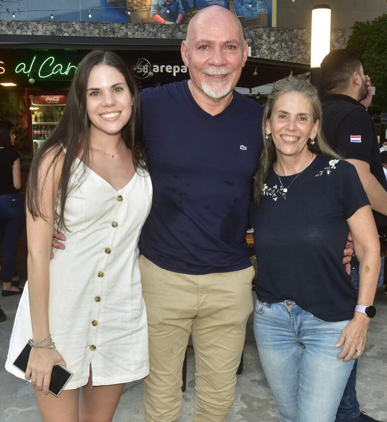 Valeria Amarilla, Ramón Amarilla y Liliana Maggioni.