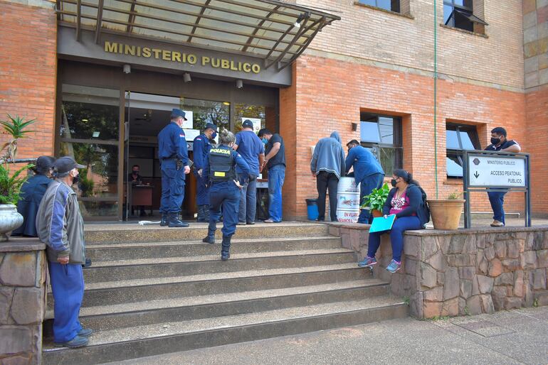 Fachada del edificio del Ministerio Público de Villarrica.