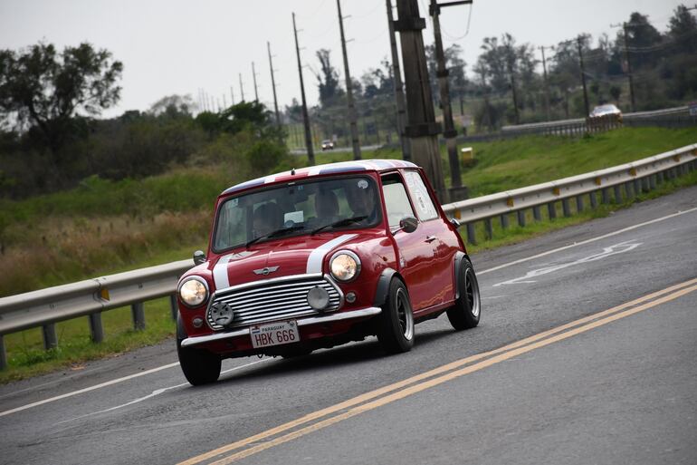 El  Mini Rover 1998 de Giovani Falcón y Belén Soto se impuso en la modalidad de Velocímetro.