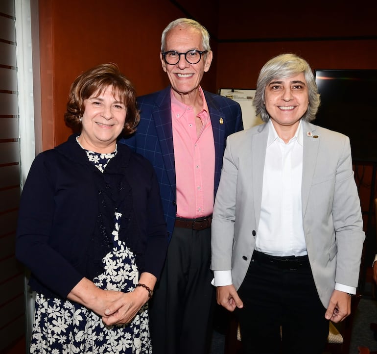 Hilda Rieder, José Daniel Nasta y Linda Taiyen. 