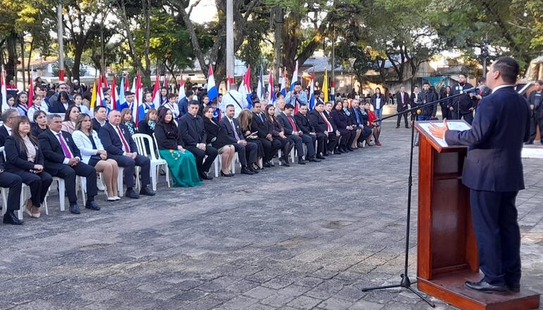 Emotivo acto para recordar la independencia Patria se realizó frente al Cabildo en la ciudad de Pilar,