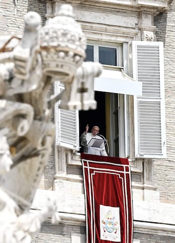 El Papa Francisco preside el Ángelus la festividad de los Santos Pedro y Pablo en la Plaza de San Pedro, Ciudad del Vaticano.