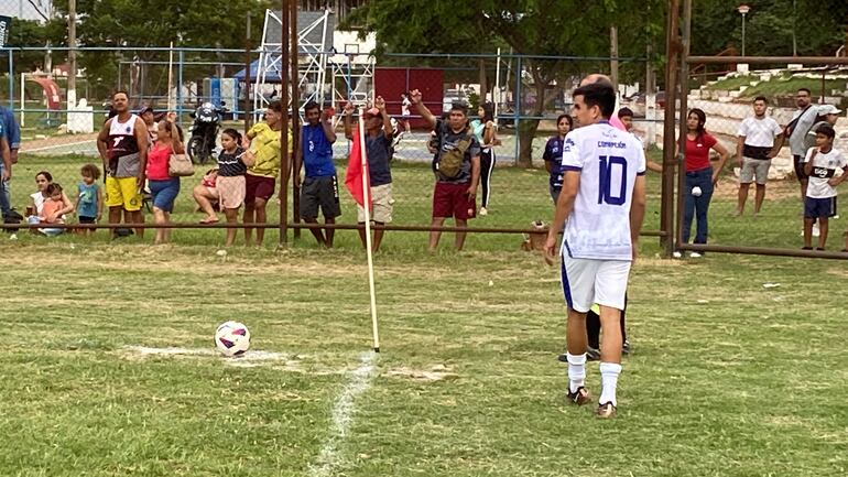 Romeo Benítez, en un partido benéfico en Concepción.