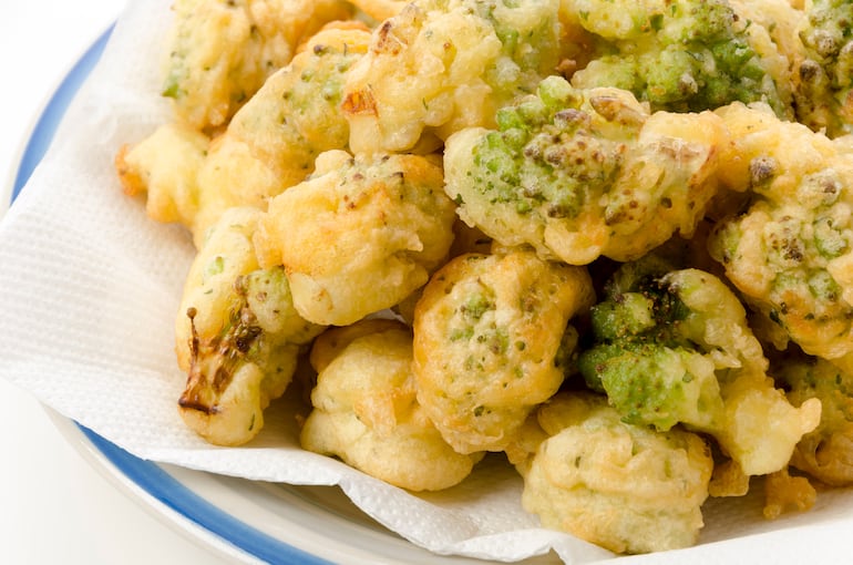 Buñuelos de brócoli y coliflor.