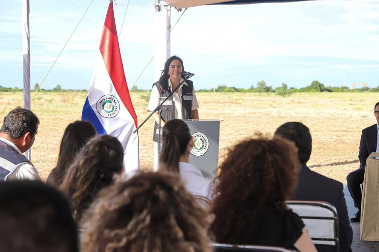 La ministra anunció la licitación del Gran Hospital de Asunción, en un acto realizado para firmar la adjudicación del equipamiento del futuro Barrio Tacumbú.