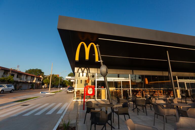 Servicios Rápidos del Paraguay S.A. anuncia la apertura de nuevos restaurantes de McDonald's en el país.