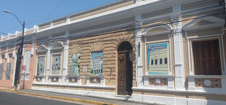 Fachada del Ateneo Paraguayo en su sede propia que ocupa desde la década del 60 en la calle Nuestra Señora de la Asunción 820.