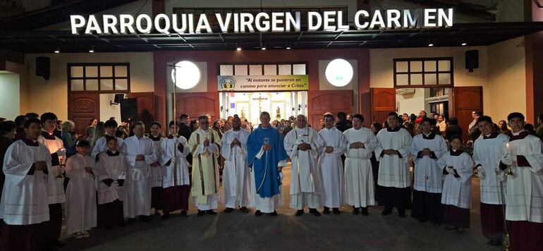 El cardenal Adalberto Martínez instó a la comunidad de Villa Elisa a tener como modelo y ejmplo a la Virgen del Carmen.