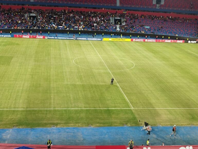 Así lucía el césped de La Nueva Olla en el partido entre Sportivo Trinidense vs. Boca Juniors por la Copa Sudamericana 2024.