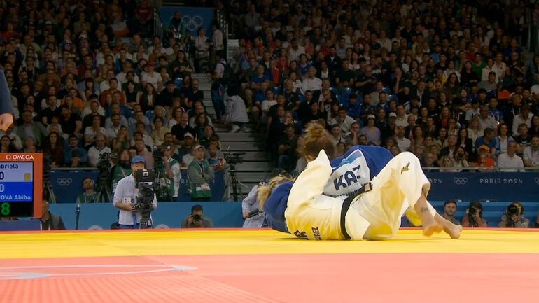 La paraguaya Gabriela Narváez (blanco) en el repechaje del Judo en los Juegos Olímpicos París 2024.