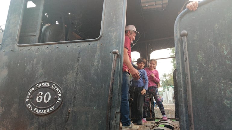 Locomotora 60 se movió en Ypacaraí.