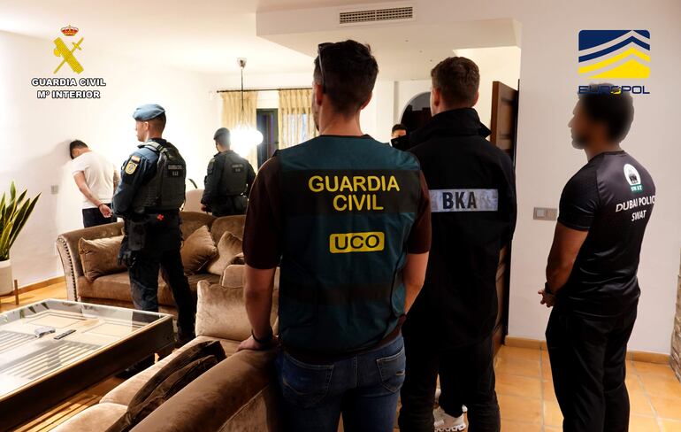 La Guardia Civil, con la coordinación de EUROPOL, ha liderado desde 2020 la Operación ADRIÁTICA en la que, además, han participado varios países europeos con diferentes operaciones policiales. Todas ellas dirigidas contra los distintos grupos criminales dependientes del conocido cartel de los Balcanes, una organización criminal internacional de tráfico de drogas que es la responsable del suministro de toneladas de cocaína desde Sudamérica, principalmente desde Brasil.