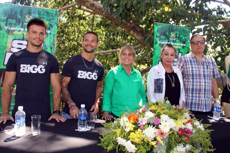 Organizadores de la “Carrera del Verano Súper 6K”.